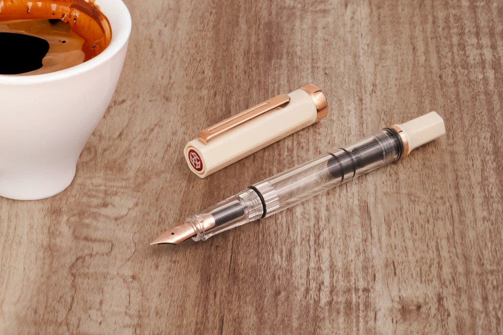 TWSBI | Pluma Estilográfica ECO Cream With Rose Gold EF - Image 4